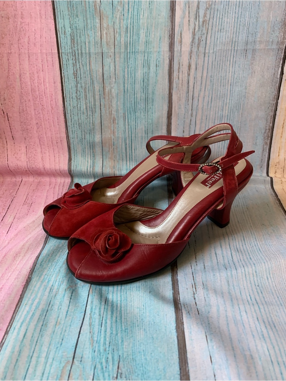 BeautiFeel Red Peep-Toe Heels with Floral Accent - Picture 6 of 11